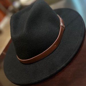 Brixton fedora hat//Tag says 7 3/4 (62cm) XL// Black with brown hat band